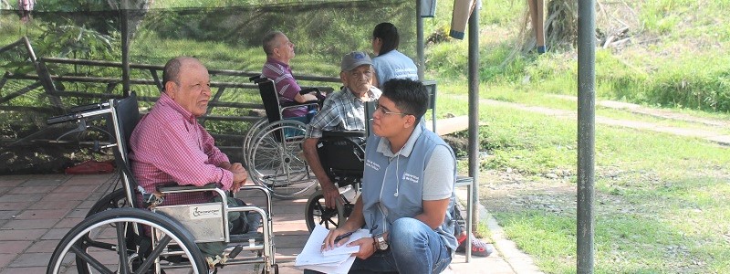 Estudiantes inscritos en la Clínica Jurídica de Unibagué y el voluntariado Unidos por ti mejoran las condiciones de vida de 12 abuelos de la fundación Cantares del atardecer.